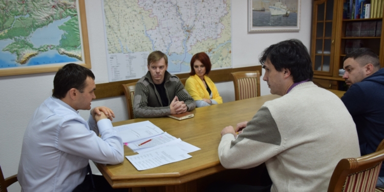 Губернатор Николаевщины обсудил с активистами ремонт дорог в области