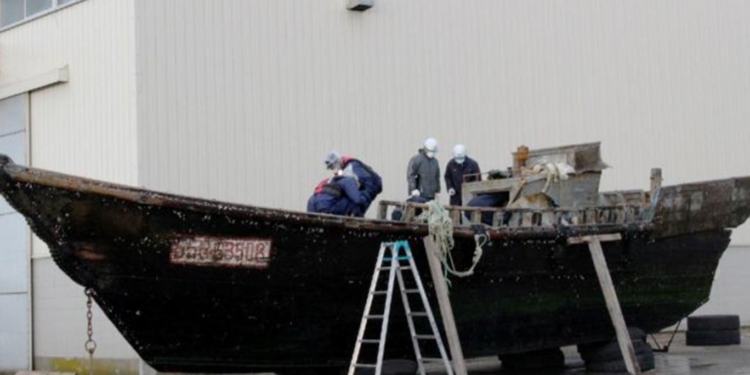 К берегам Японии прибило 11 лодок с трупами