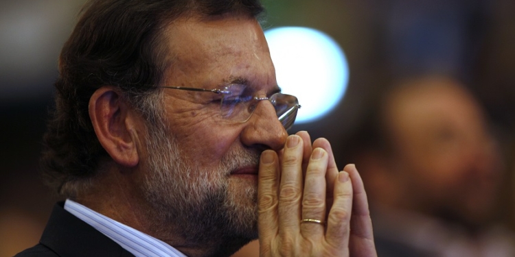 За отказ от селфи. В Испании подросток ударил кулаком в лицо премьер-министра страны