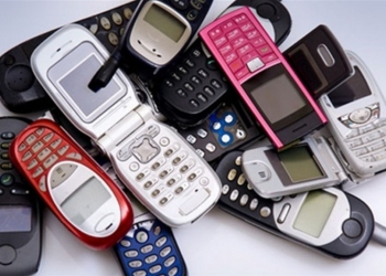 В Николаеве у девушки «наглядно знакомая» отобрала мобильный телефон