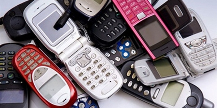 В Николаеве у девушки «наглядно знакомая» отобрала мобильный телефон