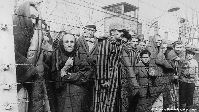 В Германии приговорили 94-летнего экс-охранника Освенцима к пяти годам тюрьмы 1