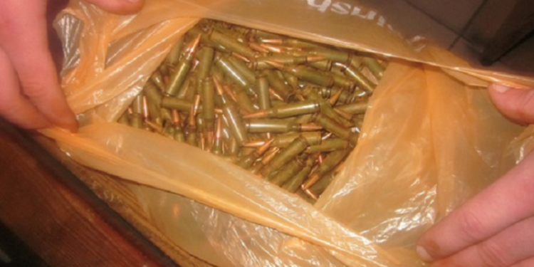 В киевском метро задержали военного, у которого с собой было 6 гранат и мешок патронов