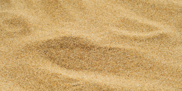 Николаев закупил на зиму 4000 тонны песка за полмиллиона гривен