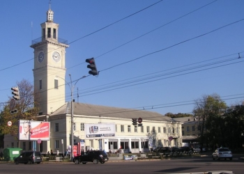 В Полтаве общественники выбили дверь в кабинете мэра, требуя продолжения сессии горсовета