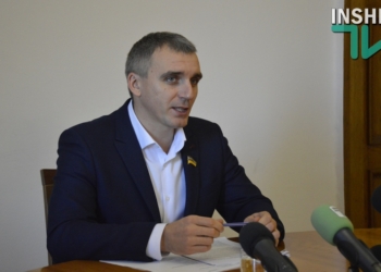 Сенкевич рассматривает возможность введения платного проезда по николаевским мостам для грузовиков