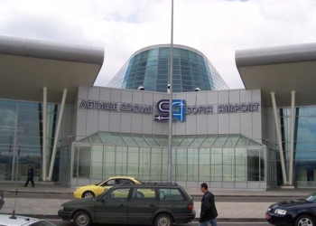 В Софии  рядом с аэропортом обнаружен микроавтобус со взрывным устройством