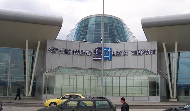 В Софии  рядом с аэропортом обнаружен микроавтобус со взрывным устройством