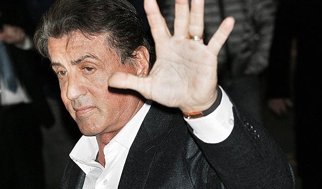 Сталлоне продал с аукциона перчатки Мохаммеда Али и гоночный шлем Айртона Сенны