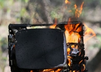 В Вознесенске из-за загоревшегося телевизора 69-летняя женщина наглоталась дыма и попала в больницу