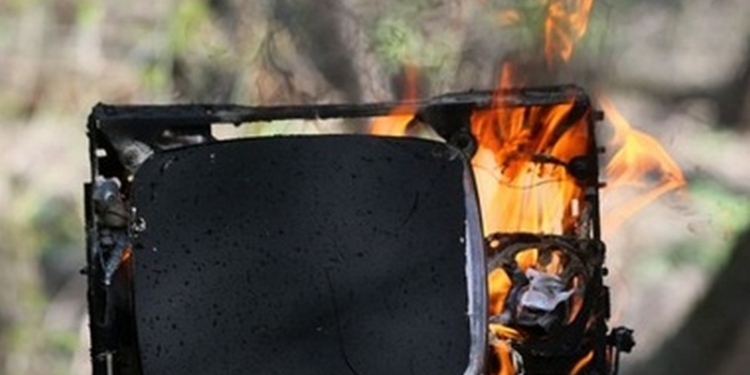 В Вознесенске из-за загоревшегося телевизора 69-летняя женщина наглоталась дыма и попала в больницу