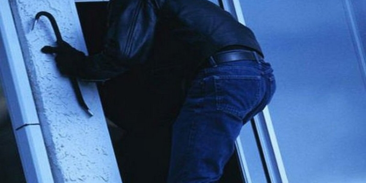 В Николаевской области воры «обчистили» магазин, забравшись в него через крышу