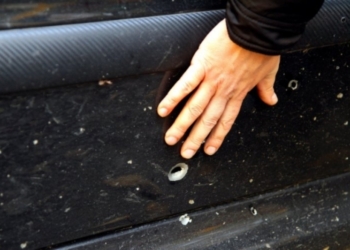 В спальном районе Киева произошел взрыв, погиб мужчина, который обходил дом с коляской