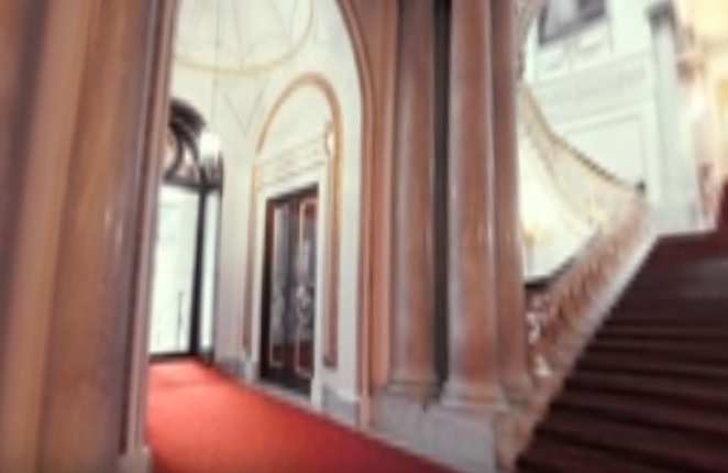 GOOGLE создал 3D-тур по Букингемскому дворцу 1