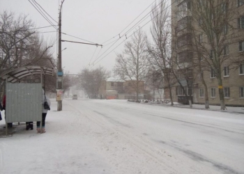 Снегопад в Николаеве: коммунальщики пытаются бороться со стихией