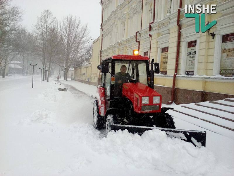 Городская власть отчитывается: на расчистку улиц Николаева выведена снегоуборочная техника 1