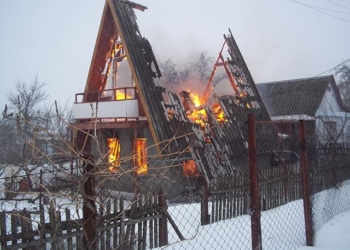 Не только снег, но и пожары: неподалеку от Николаева горел дачный домик