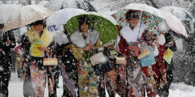 Впервые за 115 лет: на юге Японии выпал снег