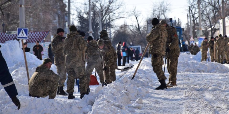 Трамваи в Николаеве вот-вот пойдут, ведь трамвайные пути чистят морпехи!