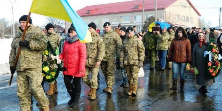 В Доманевке в последний путь проводили погибшего в зоне АТО морпеха Ивана Усатенко