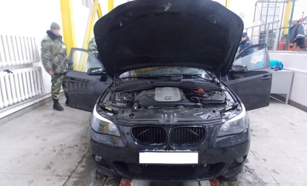 BMW – за контрабанду сигарет. Украинские таможенники наказали венгра за вранье