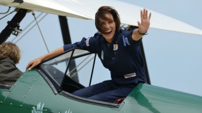 Британская летчица долетела до Австралии на биплане 1942 года