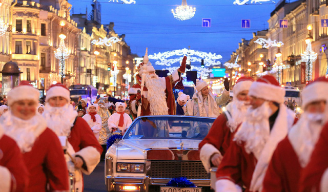 Новогодние мошенники: в РФ “развели” 135 Дедов Морозов и Снегурочек