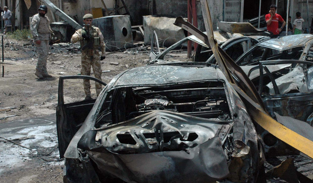 В Ираке террористы взорвали автомобиль и захватили заложников в торговом центре