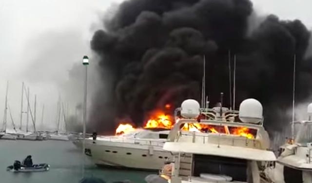 В Турецком порту сгорела яхта российского миллионера