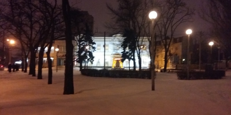 Испытание на прочность. В Николаеве улицы засыпает уже не снегом, а ледяной крошкой