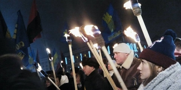 День рождения Степана Бандеры. В Киеве прошло факельное шествие и вече