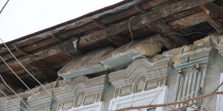 Дом в Николаеве, который из-за снега остался без крыши, до начала капитального ремонта накроют гидробарьером