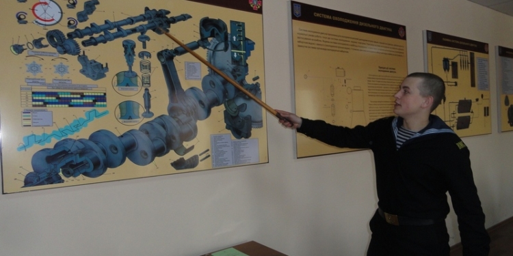 В 198 Центре Военно-Морских Сил Украины, расположенном в Николаеве, у курсантов прошли выпускные экзамены