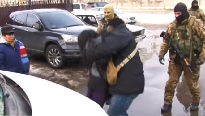 В Одессе сотрудники СБУ взломали квартиры вьетнамцев с “7 километра”, унесли много денег. А потом “зачистили” информпространство