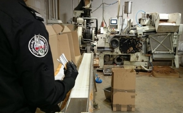 В Польше задержали 58 украинцев в связи с нелегальным изготовлением сигарет