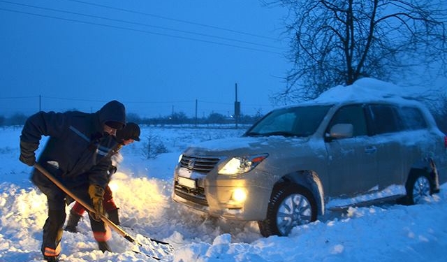 Снежные сводки Николаевщины: без света – 68 населенных пунктов, из сугробов вытащили более 160 авто