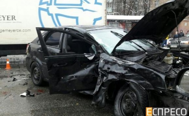 В Киеве налоговики-взяточники, убегая от силовиков, создали тройное ДТП