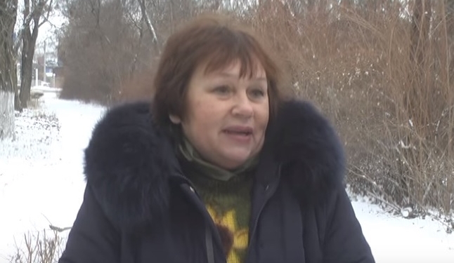 В Николаеве пенсионерка в подъезде встретила воровку в своей одежде и поняла, что ее квартиру только что обворовали