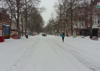 В Николаеве на Советской из-за снега не работает половина магазинов