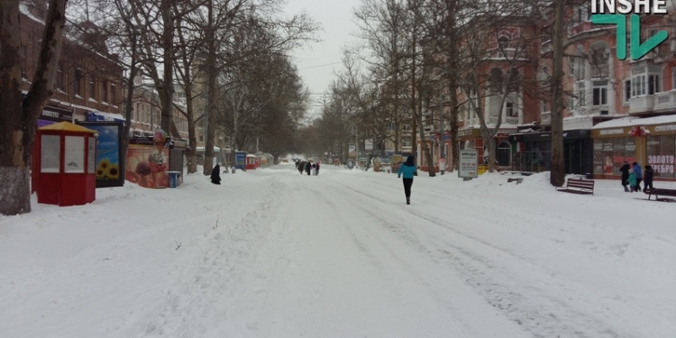 В Николаеве на Советской из-за снега не работает половина магазинов