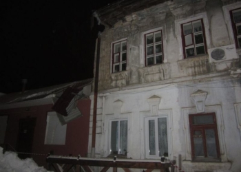 Снова январь, и в Николаеве снова рухнула крыша жилого дома под тяжестью снега (ОБНОВЛЕНО)