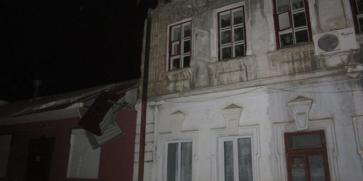 Снова январь, и в Николаеве снова рухнула крыша жилого дома под тяжестью снега (ОБНОВЛЕНО)