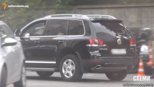 У бедных СБУшников – “богатые” родственники? На кого оформлены их машины класса “люкс”