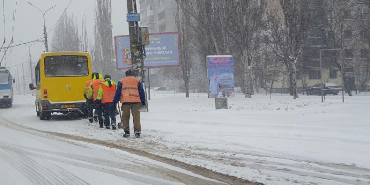 Городским властям в борьбе со стихией помогают николаевские предприятия и организации
