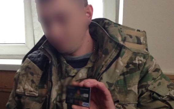 Военврач требовал у контуженного бойца, перенесшего инсульт, 4 тыс.грн. взятки