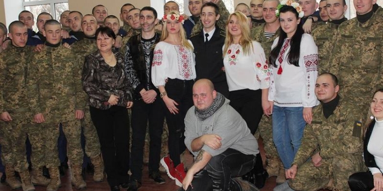 Николаевские библиотекари поздравили военнослужащих учебного центра ВМС ВСУ с Рождеством концертом