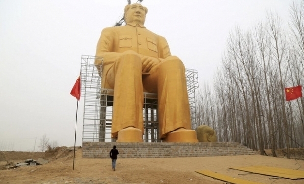 В Китае установили гигантскую статую Мао Цзэдуна и … через три дня разрушили