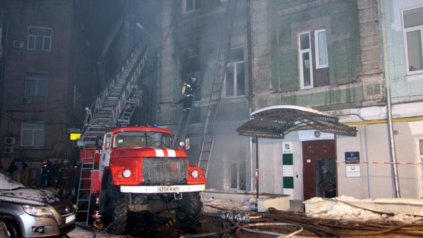 В пожаре в центре Киева погибла женщина и пострадал полицейский 3