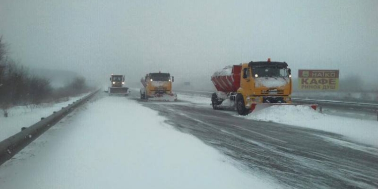 Камень в огород: одесситы-дорожники хвастают, как почистили трассу Киев-Одесса, и упрекают власть Николаева в отсутствии контакта с частниками