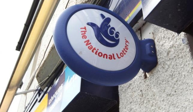 В Великобритании два счастливчика разделили 66 млн. фунтов стерлингов – лотерейный джекпот